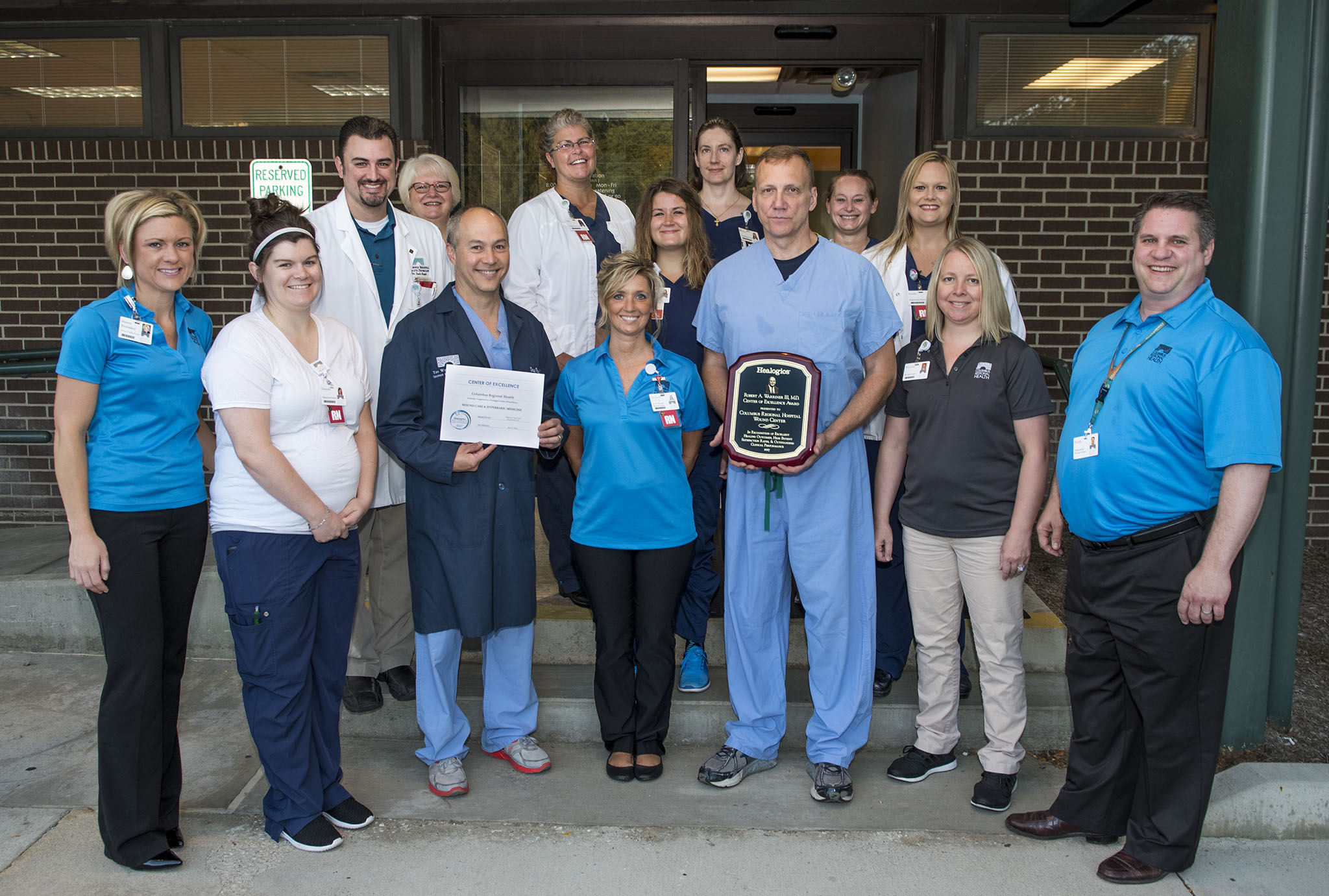 20180727WoundCenterStaff_4926_web_al Wound Center staff group photo