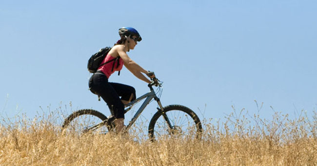 news_jointhealth Woman riding bicycle